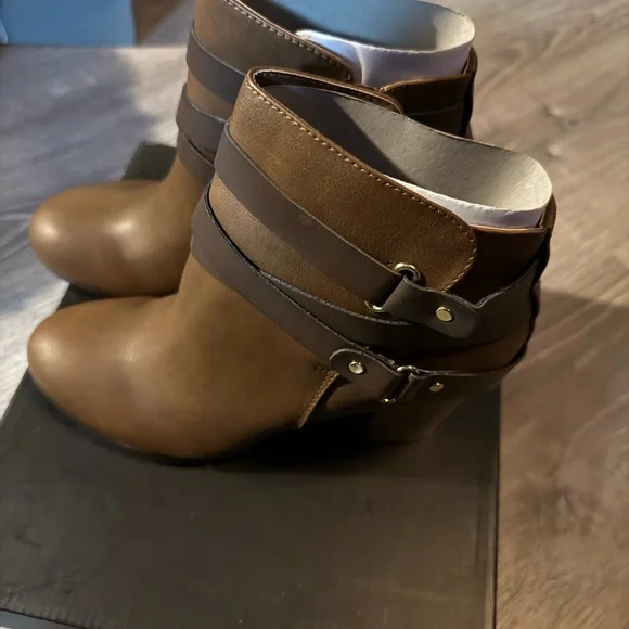 Brand New Material Girl Brown Ankle Boots size 8 - Picture 4 of 6